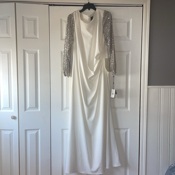 Gown - Picture 2 of 4